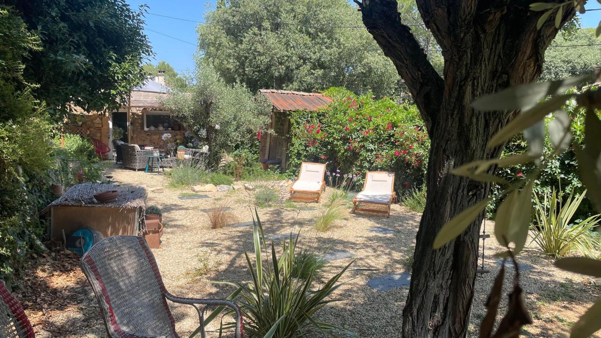 Jolie Annexe Du Mas Dans Le Coeur De La Garrigue Nimoise Villa Nimes Exterior photo